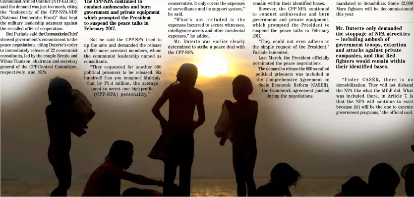  ??  ?? CHILDREN take the opportunit­y of a good weather to bathe at the breakwater despite the ban on swimming imposed by the City of Manila.