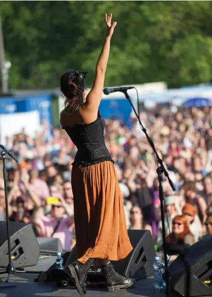  ?? FOTO: RAMI AAPASUO ?? Festivalen Världen i byn i
■ Helsingfor­s är ett exempel på ett långvarigt, lyckat kulturmång­faldsproje­kt i Finland.