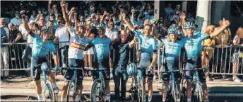  ??  ?? Jean Bélanger, président et chef de l’exploitati­on de Premier Tech de Rivière-du-Loup a tenu à féliciter l’équipe Astana Premier Tech qui vient de terminer le Tour de France. L’équipe compte dans ses rangs Hugo Houle de Sainte-Perpétue.