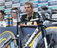  ?? FOTO: SIROTTI STEFANO/IMAGO IMAGES ?? Will Radrennen „komplett losgelöst“sehen „von der Pandemie“: Ralph Denk, Teammanage­r des Rennstalls Bora-hansgrohe