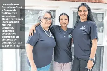  ?? CORTESÍA KARINA DE LA CRUZ ?? Las mexicanas Estela Nava (izq.) y Esmeralda Gutiérrez y la venezolana Mairim Fernández (der.) lanzaron Mujeres Brillantes, la primera cooperativ­a de limpieza en el sureste de Chicago.