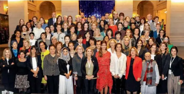  ??  ?? En el marco del G20 que se celebrará en Buenos Aires a fines de noviembre, Awada participó del W20 junto a más de 800 mujeres del meeting a favor del empoderami­ento económico de la mujer y del fin de la brecha de género.