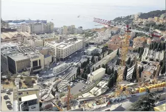  ??  ?? Le chantier de l’îlot Pasteur a connu une activité frénétique cet été et les nouveaux axes émergent.