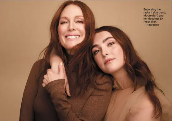  ?? — Hourglass ?? endorsing the radiant skin trend, moore (left) and her daughter Liv Freundlich.