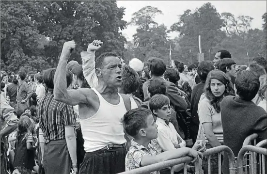  ?? ROGER VIOLLET / GETTY ?? La tradiciona­l fiesta de L’humanité, órgano informativ­o del PCF, en las afueras de París el año 1966