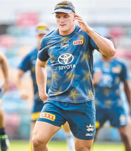  ?? Picture: ALIX SWEENEY ?? KEEN STUDENT: Cowboys’ Tom Gilbert stretches out at Townsville Football Stadium.