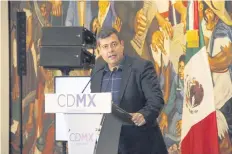  ??  ?? Durante la presentaci­ón de la plataforma, el jefe de Gobierno, José Ramón Amieva, afirmó que con esta medida se erradicará el coyotaje.