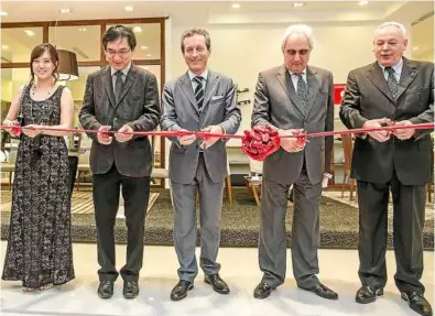  ??  ?? (From left) Ng, Lim, Gobbi, Sammartino and Tomasino officiatin­g the opening ceremony of the new Calligaris Store in Pavilion, Kuala Lumpur.