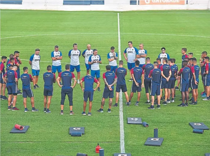  ?? (FACUNDO LUQUE) ?? Con los dientes apretados. Así los quiere Vojvoda a sus dirigidos para jugarle hoy a Palestino e ir más tranquilos a Chile para la vuelta de la próxima semana.