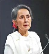  ?? EFE ?? Aung San Suu Kyi, recibió lingotes de oro.