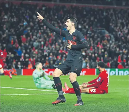  ?? FOTO: GETTY ?? Álvaro Morata, celebrando el gol que logró en Anfield para sentenciar el pase del Atlético a los cuartos de final de la Champions