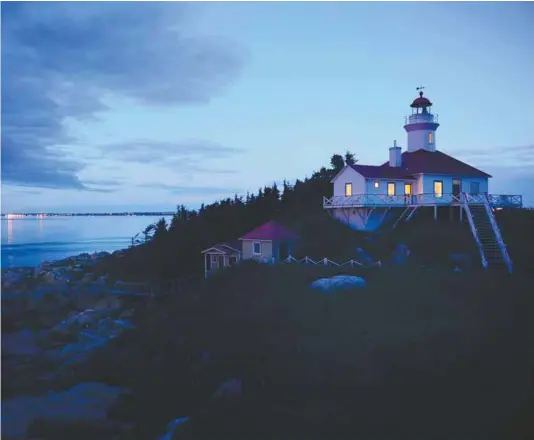  ?? GENEVIÈVE LESIEUR ?? Le forfait touristiqu­e de 24 heures offert sur l’île du Pot-au-Phare contribue au financemen­t de la protection de ces refuges aviaires puisque ces îles font partie de la réserve nationale de faune des Îlesde-l’Estuaire.