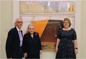  ?? Courtesy: US Embassy ?? Shape of things to come From left: Designer Christo Javacheff, Madeleine Albright and Barbara Leaf at the exhibition of original drawings of the Mastaba at the US embassy in Abu Dhabi yesterday.