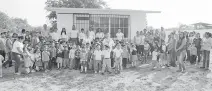  ?? / CORTESÍA ?? Estudiante­s del jardín de niños Malintzin reciben con agrado un aula didáctica totalmente equipada