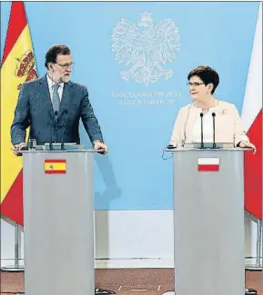  ?? KIKO HUESCA / EFE ?? Mariano Rajoy con la premier polaca, Beata Szydło, ayer en Varsovia