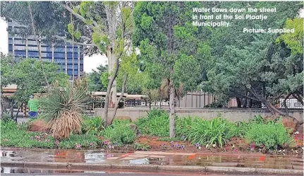  ??  ?? Water flows down the street in front of the Sol Plaatje Municipali­ty.
Picture: Supplied