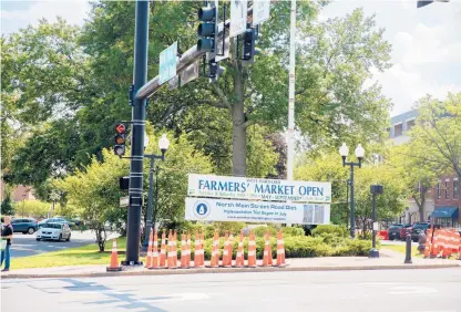  ?? SOFIE BRANDT/HARTFORD COURANT ?? A traffic study in West Hartford will reduce lanes on North Main Street between Albany and Farmington avenues.