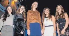  ?? FOTO: GEORG KLIEBHAN ?? Die Siegerinne­n des Bruno-Frey-Kulturprei­ses 2020 in der Sparte Film: (v. l.) Lehrerin Nicole Schick und die Schülerinn­en Erona Haxhiu, Ellen Ströbele, Angelina Wörz und Emelie Kienle.