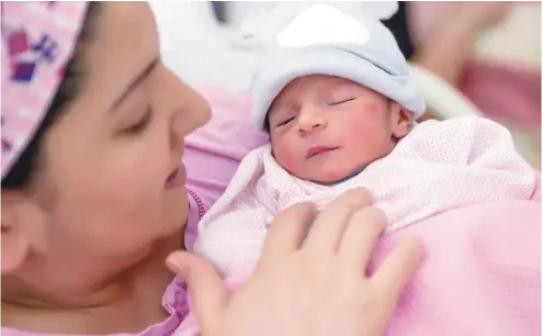  ?? ISTOCK ?? Les femmes enceintes sont en principe soumises à un test de dépistage en début de grossesse; ce sont des «failles potentiell­es» qui ont mené à la naissance de trois nouveau-nés atteints de syphilis en 2016.