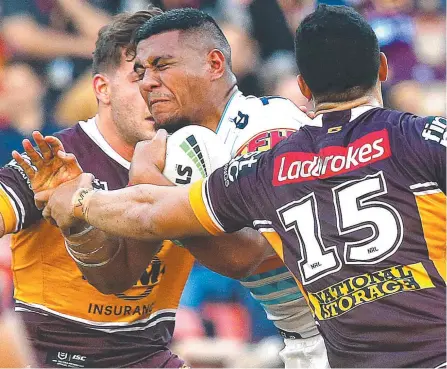  ?? Pictures: GETTY IMAGES ?? Teen sensation Moeaki Fotuaika charges into the Broncos defensive line.