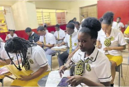  ?? (Photos: Akera Davis) ?? Sixth-form student Serena Palmer is eager to get started on the ITA’S road code test.