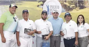  ?? FUENTE EXTERNA ?? Al centro la cuarteta liderada por Miguel Feris Chalas, Luís Velásquez, Jorge Moreira y Marcelo Rozo, campeones del Pro-Am del DR Open Puerto plata. Figuran Augusto Reyes,y Marien Lamboglia.