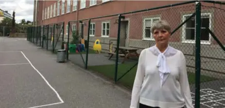  ?? FOTO: ROBIN HÖGBERG ?? SOVPLATS. Sverigefin­ska skolan på Fridhemspl­an anlitar väktare för att hindra att EU-migranter sover över på skolgården.