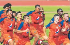  ??  ?? DUELO. Motagua se prepara para enfrentar a Juticalpa.