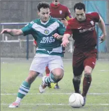  ?? FM4673786 ?? Ashford’s Jason Goodchild puts pressure on Canterbury