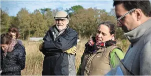  ?? | PHOTO : OUEST FRANCE ?? C'est le troisième atelier sur les haies bocagères que l'écologue, Mélanie Lataste, anime à La Garnache.