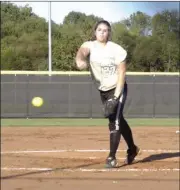  ?? ALEX FARRER / staff ?? Calhoun’s Emily Mitchell pitches during Tuesday’s game against Sonoravill­e.