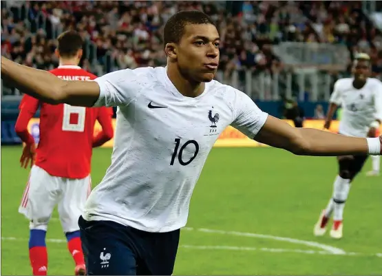  ??  ?? VM-PROFIL 1. Franska underbarne­t Kylian Mbappé har blivit jämförd med självaste Pelé som tidernas bäste tonåring på den stora världsscen­en.