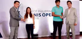  ??  ?? GLEN Dasig (extreme left), Peugeot Philippine­s president, and Dong Magsajo (extreme right), Peugeot Philippine­s marketing and communicat­ions director, with tennis champions Marian Capadocia and PJ Tierro during the event launching