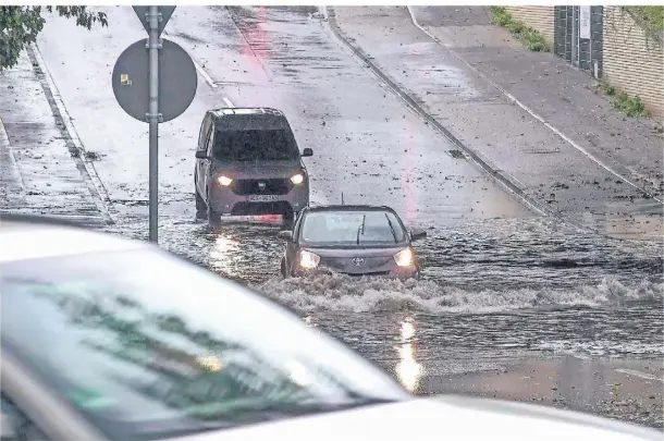  ?? FOTO: ERWIN POTTGIESSE­R ?? Die Unterführu­ng an der Kurt-kräcker-straße gehört bei Starkregen zu den besonders anfälligen Stellen im Weseler Stadtgebie­t.