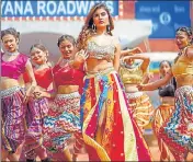  ??  ?? Deepti Sadhwani’s look in the recently launched song, Haryana Roadways. Sadhwani, who acted in ‘Tarak Mehta Ka Ooltah Chashma’, scintillat­es as female lead in the Badshah-Fazilpuria song. PHOTOS: HTCS