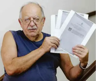  ?? Rivaldo Gomes/folhapress ?? ■ O segurado Umberto Bonesso, 69 anos, desistiu de esperar o INSS reconhecer o tempo especial; ele se aposentou e agora tenta uma revisão com ação na Justiça