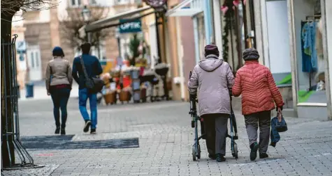  ?? Foto: Nicolas Armer, dpa ?? Der Landkreis Kulmbach verzeichne­t laut RKI den derzeit höchsten Inzidenzwe­rt in Bayern: über 300. Ein Notfall mit Ansage?