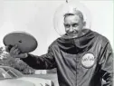  ??  ?? Walter “Fred” Morrison shows off his invention, the Frisbee, in this 1957 photo.