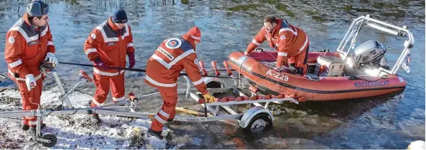  ?? Foto: Christian Kruppe ?? Die erste Bootsanleg­estelle an der Wertach ist bei der Station der Schwabmünc­hner Wasserwach­t im Vorjahr erstellt worden. Weitere vier Anlagen entlang der Wertach zwischen Bobingen und Mittelstet­ten werden in diesem Jahr erstellt. Dabei sollen auch die...