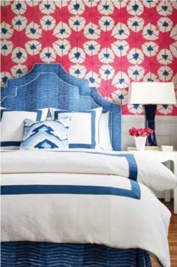  ?? KIP DAWKINS/THIBAULT ?? With bright and sunny paper and textiles from Thibaut, this room combines an on-trend balance of colour and texture.