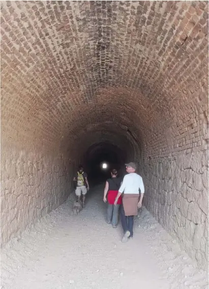  ?? Fotos: S. Gyurasits/M. Gullen/G. Billón/Juan G. Cervantes/Andy Devey ?? Durch den Tunnel rollten einst 40 Tonnen Eisenerz.