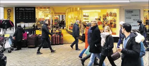  ?? BILD: KARSTEN R2HR ?? Künftig eine große einheitlic­he Fläche ohne schmale Passage und Zusatzlade­n: Lederwaren Heinrich Hallersted­e, das es seit über ./0 1ahren in der Innenstadt gibt, wird im März umbauen.