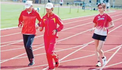  ?? — AFP ?? Peace and quiet: Athletes from China and Japan (right) using the facilities at St Mary’s University College in Twickenham.