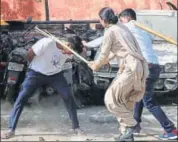  ?? HIMANSHU VYAS /HT ?? Police lathicharg­e a protester in Jaipur on Monday.