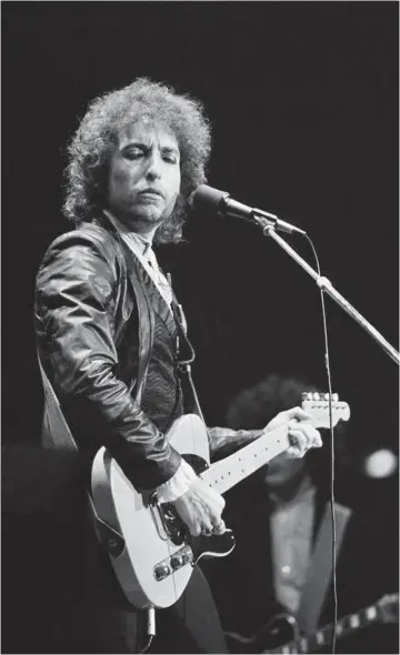  ?? FOTO: PROEPPER/AP ?? Denne artikels forfatter var barn i 1980'erne, hvor adgangen til musik var farens LP-samling. Det betød, at når der blev sat Bob Dylan på anlaegget i stuen, så hørte hele familien Bob Dylan.