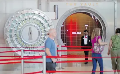  ?? DAVID GOLDMAN/THE ASSOCIATED PRESS ?? A tour group enters the vault exhibit containing the ‘secret recipe’ for Coca-Cola at the World of Coca-Cola museum in Atlanta.