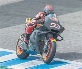  ?? FOTO: CIRCUITO DE JEREZ ?? Marc Márquez probó un nuevo carenado de Honda antes de terminar