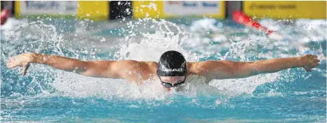  ?? FOTO: THOMAS WARNACK ?? Noah Bez, der seit wenigen Wochen in Heidelberg lebt und trainiert, erzielt die beste Leistung bei den Männern. Über 100 Meter Lagen schlägt er in 58,06 Sekunden an und erhält dafür 664 Punkte. Bez siegt über diese Strecke sowie 100 und 200 Meter...