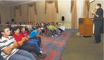 Conferencias del padre Carlos Padilla con fines benéficos - PressReader