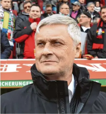  ?? Foto: Ulrich Wagner ?? „Wenn du Trainer bist, bestimmt der Fußball dein komplettes Leben.“Der Augsburger Armin Veh, der sich wenigstens bis zum Ende dieser Saison eine Auszeit nimmt.